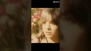 Theres literally 8 Billion ppl here but her