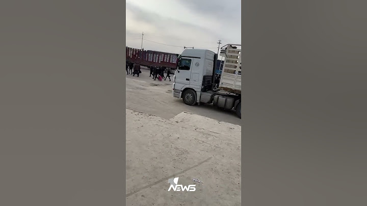 لقطات جديدة تظهر دخول عناصر من الجيش السوري للعراق عبر معبر القائم وهم يرتدون الملابس المدنية