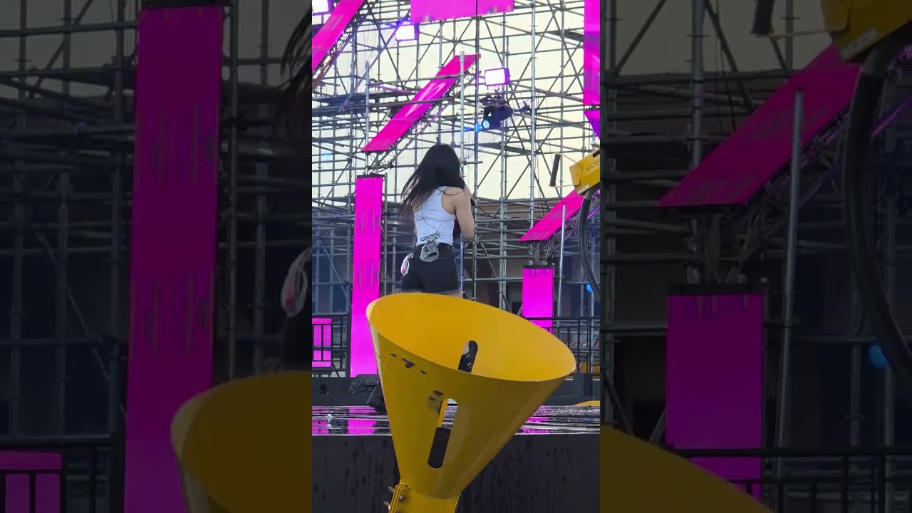 VIVIZ - BOP BOP! (WATERBOMB MANILA 2025 DAY 2)