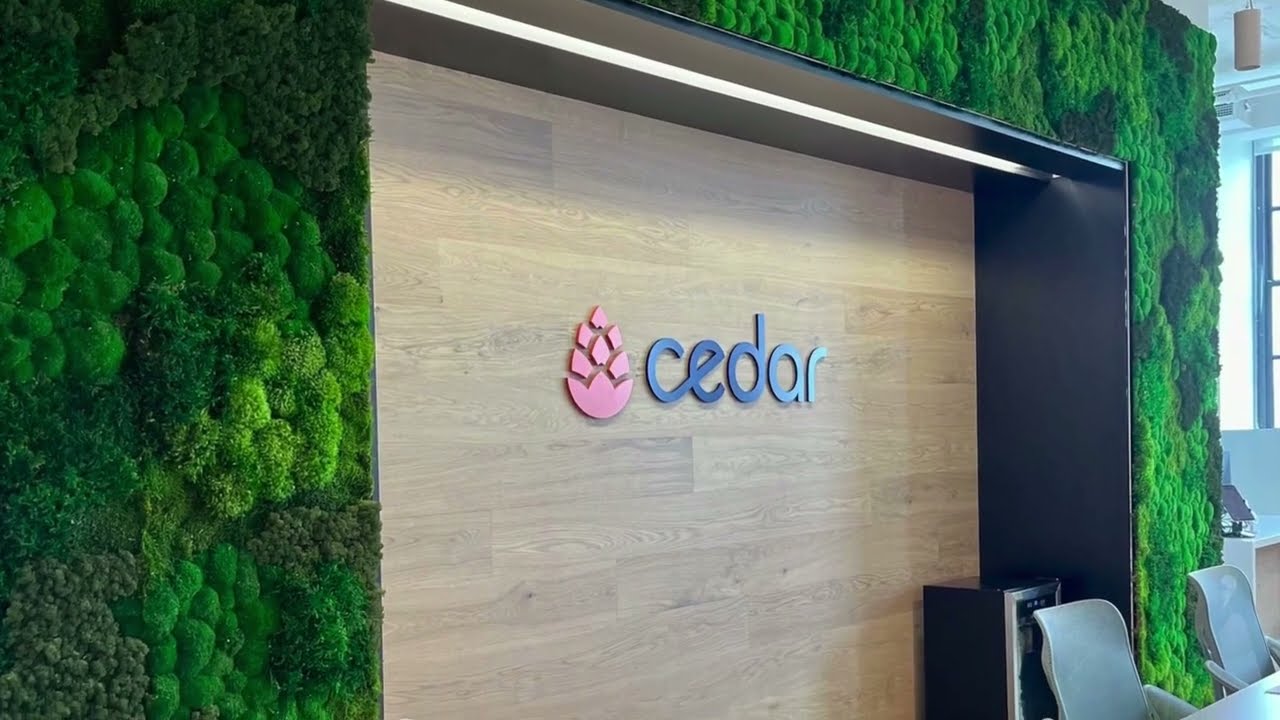 Urbanstrong Installs a Preserved Moss Wall at Cedar