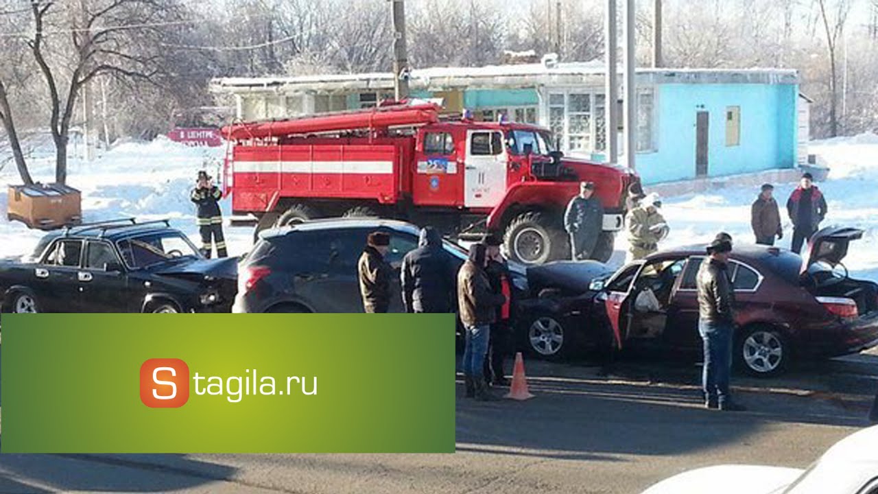 ДТП с участием трёх автомобиле в центре Нижнего Тагила ДТП с участием трёх автомобиле в центре Нижнего Тагила