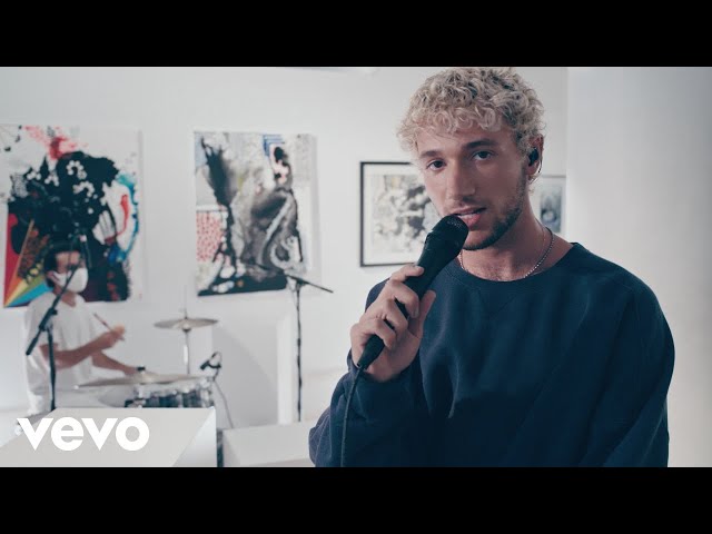 Jeremy Zucker - supercuts (Live on The Late Late Show with James Corden / 2020) class=