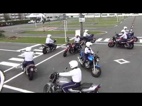 枚方自動車教習所　ひらキョーフェア　指導員による2輪パレード