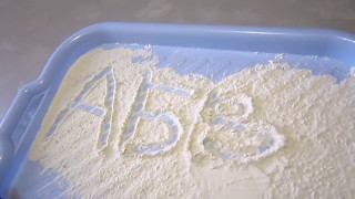 Учим буквы на муке. Как можно играть и учить буквы с ребенком. Учим буквы на муке. Как можно играть и учить буквы с ребенком.