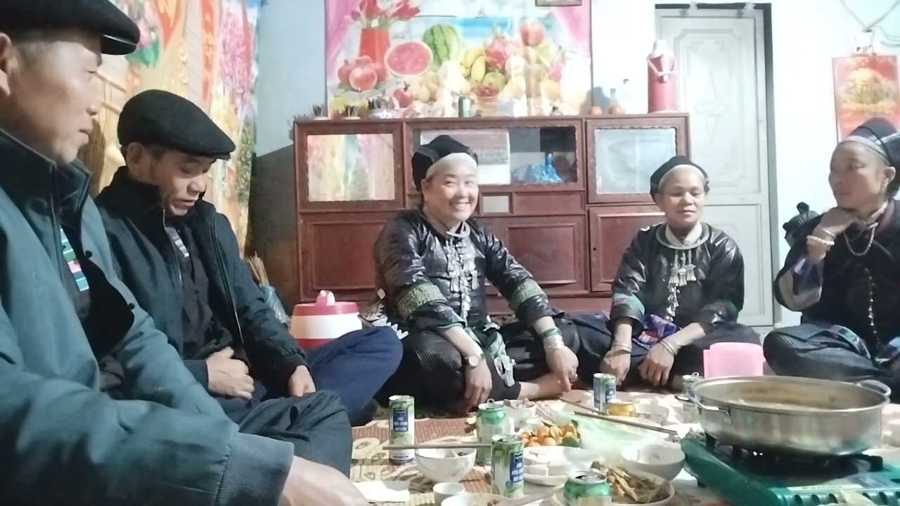 Gái Hát nùng xin mần trai sự phì 