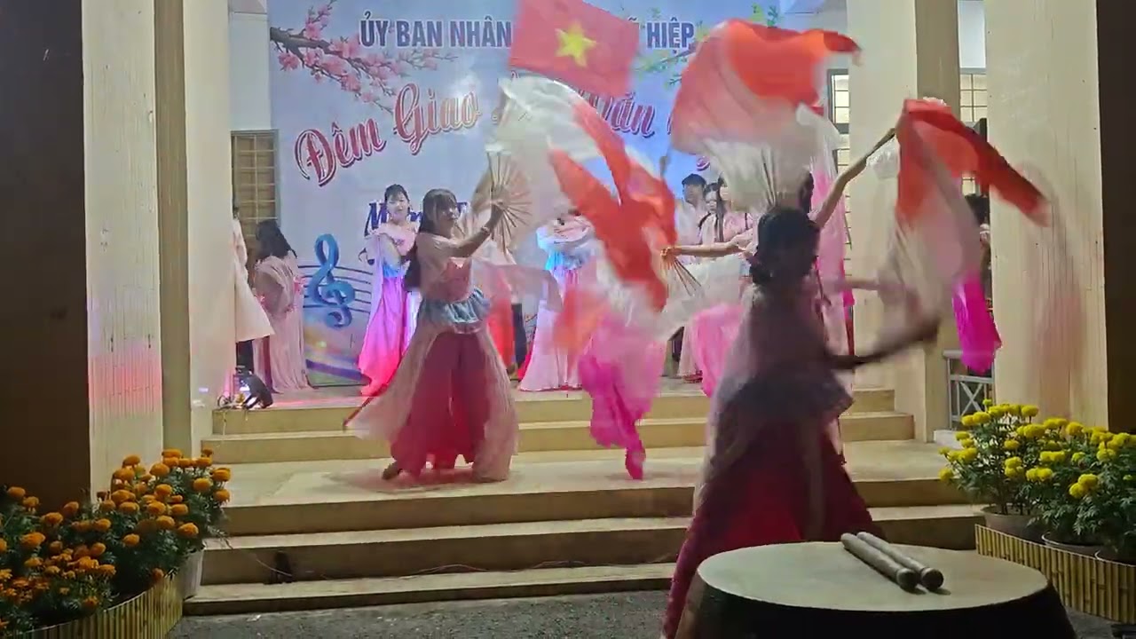 Múa Mashup Nam quốc sơn hà - Thịnh vượng Việt Nam sáng ngời - Mãi là người Việt Nam (9A4-THCSML)