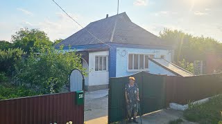 Кому, потрібна гарна локація, всі комунікації, обладнаний санвузол - але є спільний двір.