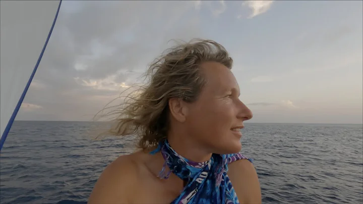Solo Sailor Kirsten Neuschfer: Onboard footage fro...
