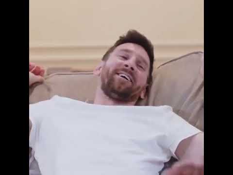 لحظة بكاء الصحفي الارجنتيني في لقاء ميسي 