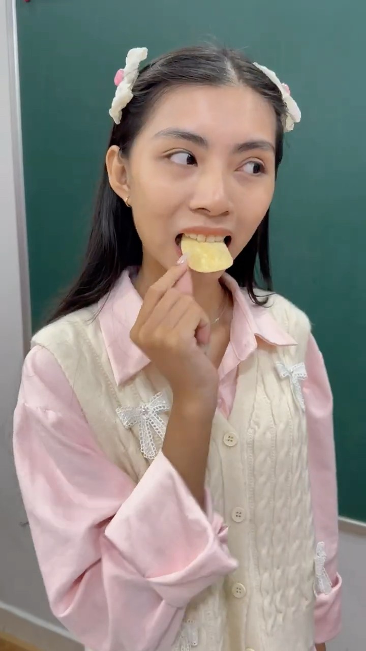 LNS - Em gái ăn miếng khoai tây cuối cùng của anh trai || The last Snack LAY'S #shorts