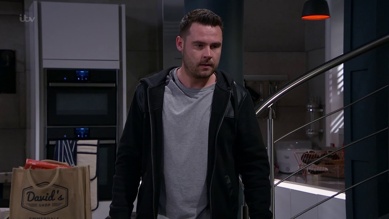 british soap awards 2018 nominees An Escaped Prisoner Takes Hold of Baby Seb - Emmerdale