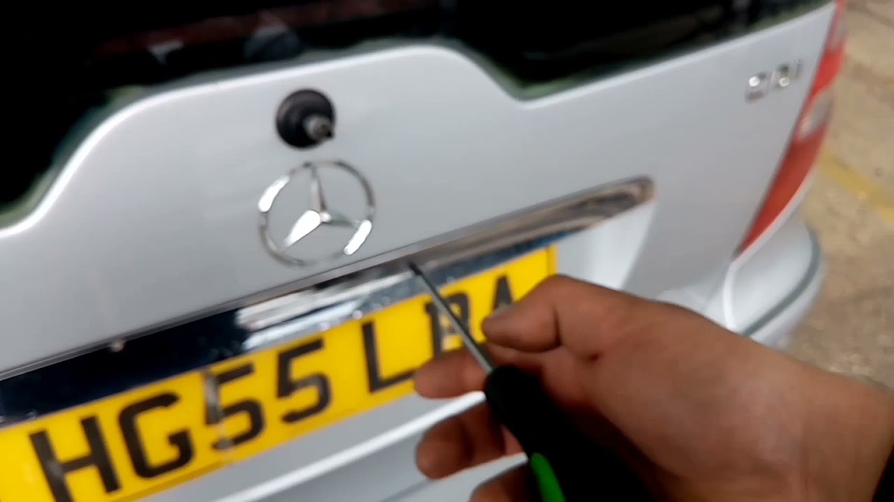 Мерседес А Класс  w169 замена кнопки багажника