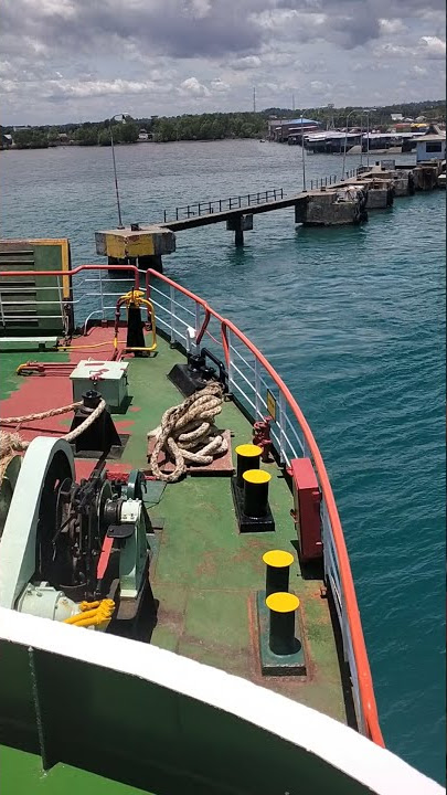 story wa naik kapal di pelabuhan