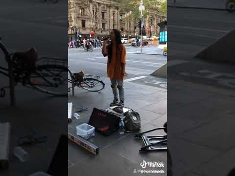 viral----suara-cewe-ini-mirip-penyanyi-asli-"-dance-monkey-"