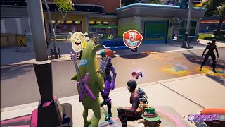 BEING EXTREMELY TOXIC AND FLEXING IN PARTY ROYALE. (MAKING PEOPLE LEAVE)