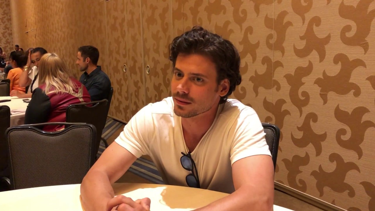 Francois Arnaud (Manfred Bernardo) talks NBC's Midnight, Texas SDCC
