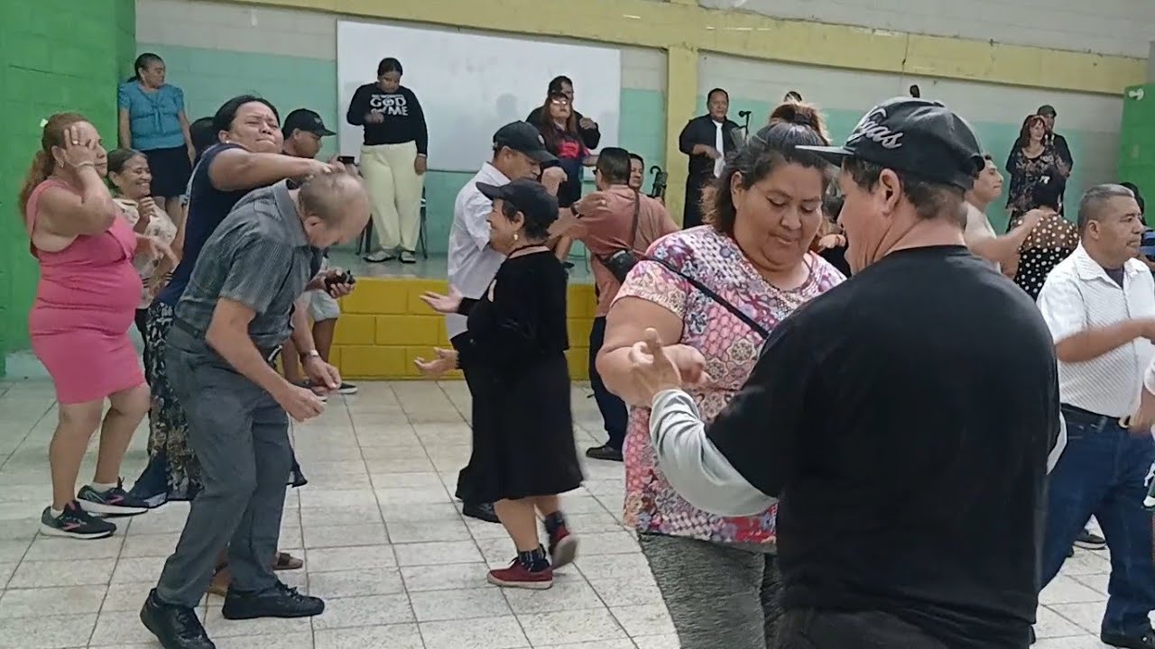 EL PROFE FUE AGREDID@ POR LA SILVIA, ESTO YA SE PUSO TENSO