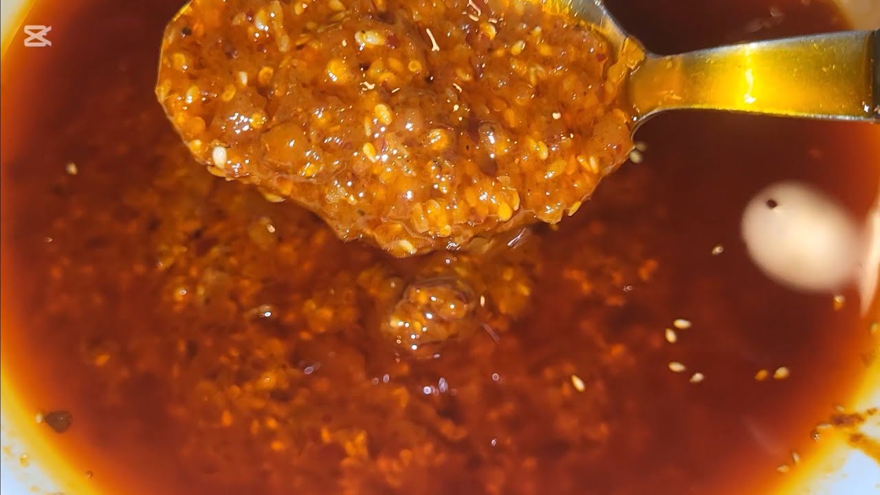 Homemade Chili Oil)recipe,so simple so easy 😋 👌 enjoy for everything by saadamazedaarkhaana😋