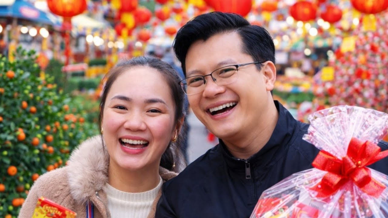 Ly Tu Tien and Jack's smiles and kisses were so happy.