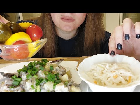 Видео: Мукбанг тушёная картошка с мясом, грибами, сметаной и соленья #мукбанг #фудблогер #едаялюблютебя