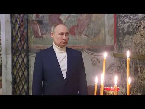 WATCH Putin attends Christmas Eve service by himself in Kremlin