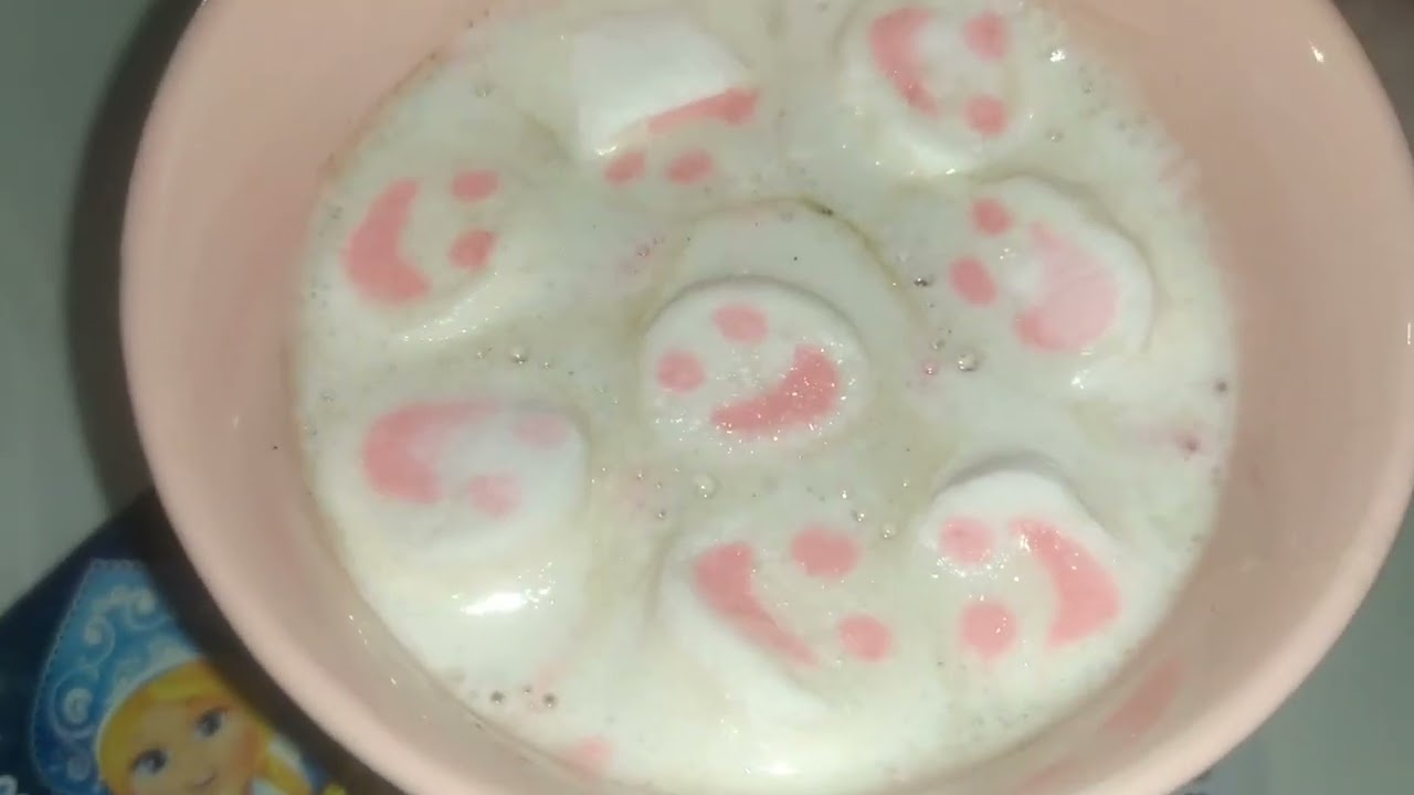 Что в розовой  косметичке? 