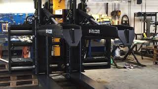 Integrated fork positioner type iFEXS with leveling and load stabilizer