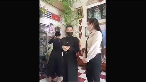 Giây phút vợ mới Vân Quang Long khóc nức nở níu tay nói xin lỗi, phản ứng của mẹ và vợ cũ gây chú ý