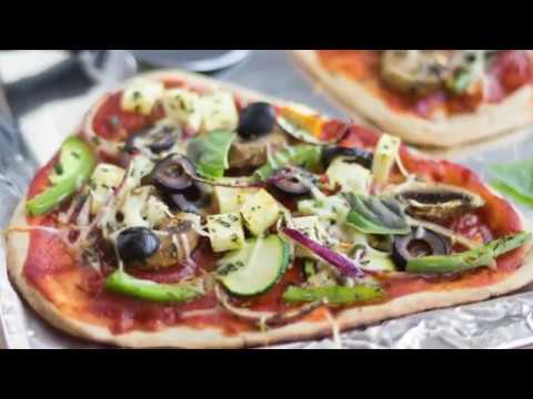 Veggie Naan Pizza With Paneer
