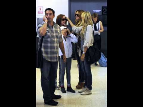 Update!Miley Cyrus at an Airport (LAX) with Tish,Noah and Brandi