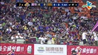 20130719 CPBL 犀牛VS獅 3上 鄭達鴻飛越3壘上空帶有1分打點,2壘安打