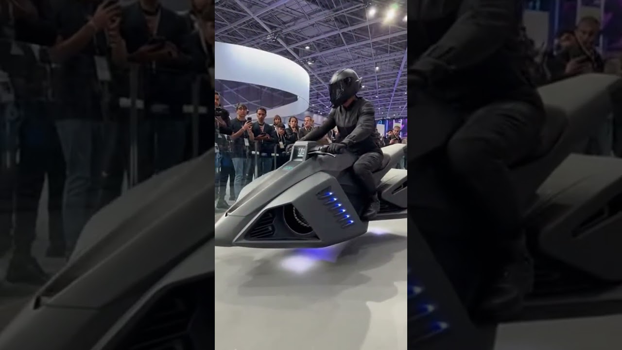 This Motorcycle Isn’t Touching the Ground… Look Closely 😳🏍️