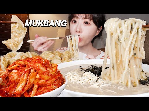 💗다시 돌아온 현풍닭칼국수😍 매운 겉절이와 갈비만두 쌓아서 먹방 <strong>Chicken</strong> <strong>noodle</strong> <strong>soup</strong>, spicy kimchi, dumplings MUKBANG