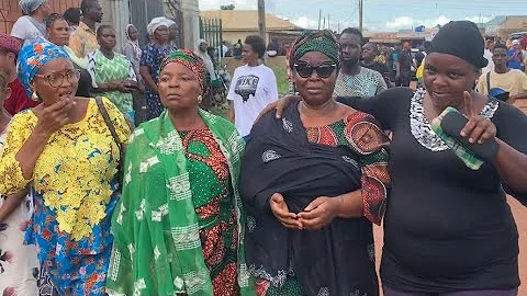 VETERAN ACTRESS, YETUNDE WUNMI IN TÆ-RS AS SHE PAYS LAST RESPECT TO MURPHY AFOLABI