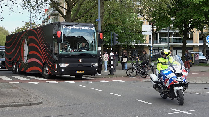Verkeerspolitie begeleidt spelersbus Feyenoord na huldiging KNVB Beker Binnenrotte Rotterdam! #1593