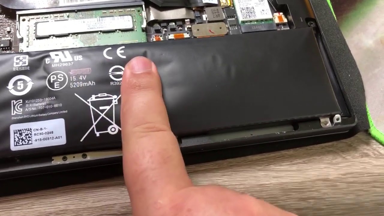 Razer Blade 15 Advanced 2019 - battery