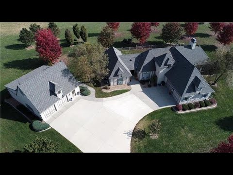 2425 Meadowlake Drive, Ottawa, KS home video tour