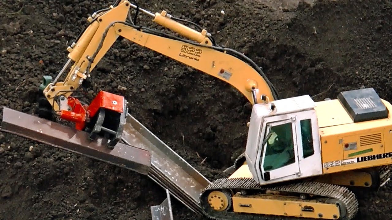 RC MINIATURE EXCAVATOR LIEBHERR 922 WITH HOOK FOR THE STEEL WALL / Erlebniswelt Modellbau 2016 rc scaler
