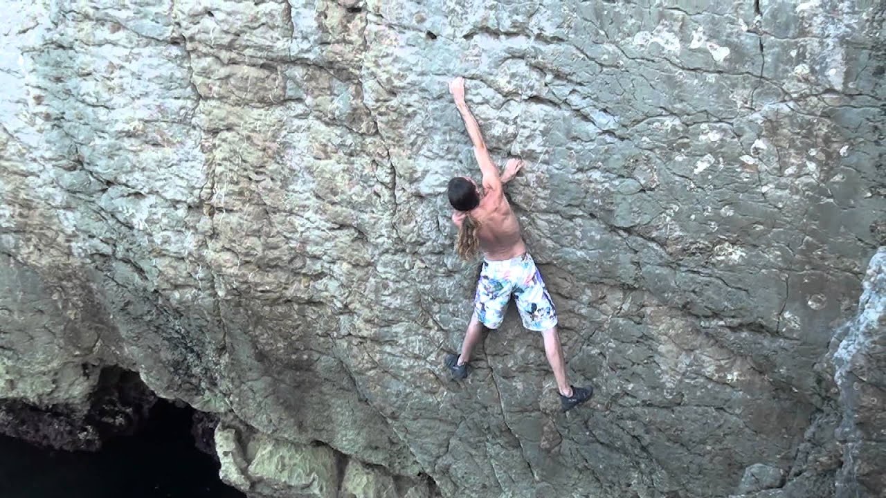 Psicobloc L' Escala - illa mateua by cucu.mpg - YouTube