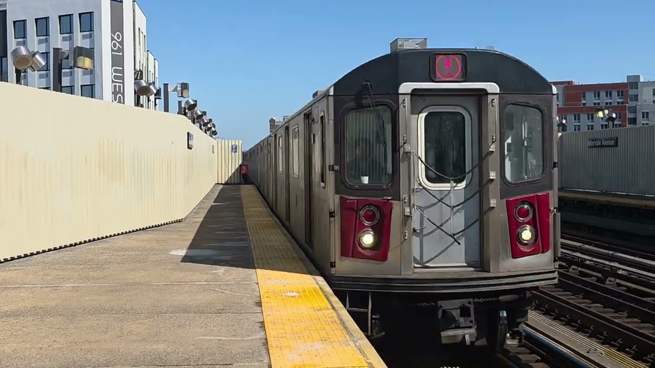 (2) and (5) trains @intervale Avenue R142