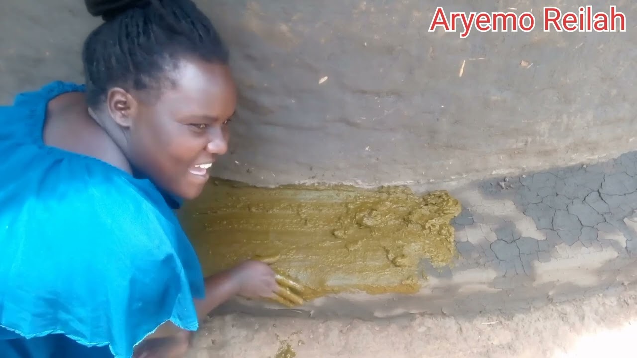 African village girl beautifying our hut using mud and cow dung//local cement🤗