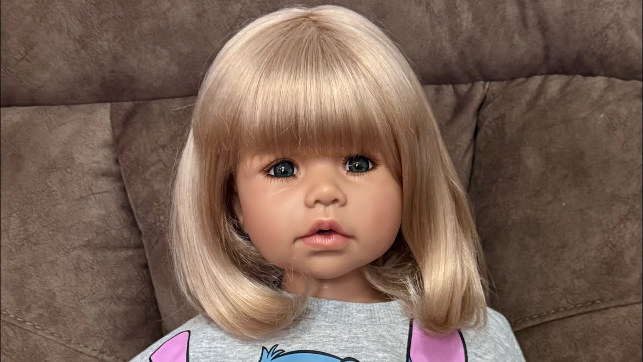 My new doll I got for Christmas || Thank you mom! 