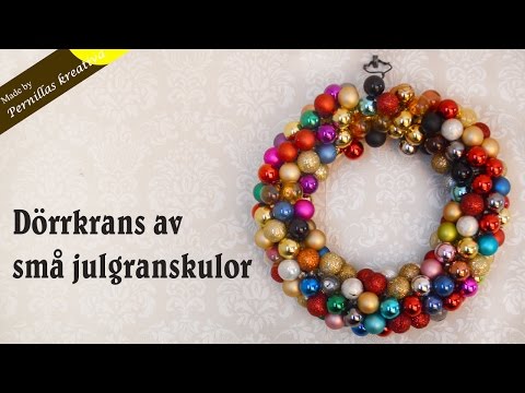 Dörrkrans av små julgranskulor