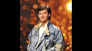 Watch Daniel Odonnell Old Loves Never Die video