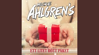 Video thumbnail of "Micke Ahlgrens - Ett litet rött paket"