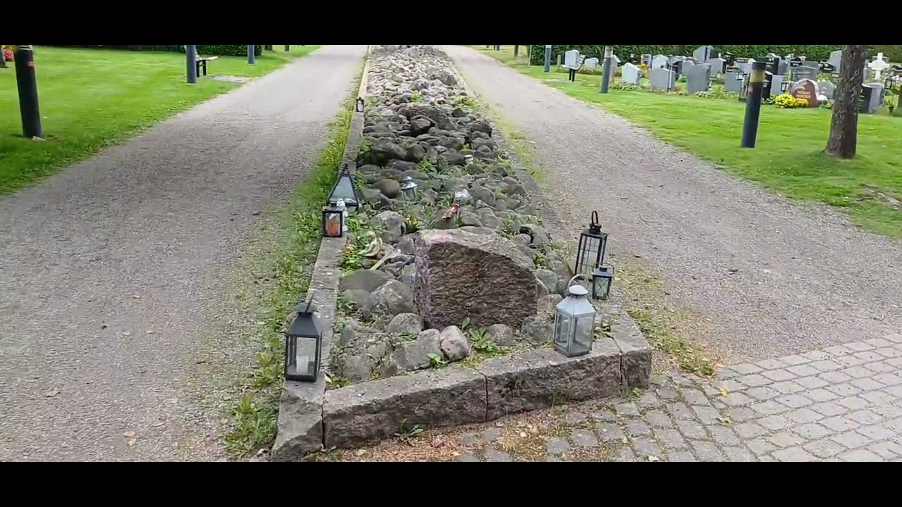 Walking in cemetary - Malmin hautausmaa, Helsinki, Finland
