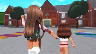 MY DAUGHTER IS GOING TO A NEW SCHOOL IN BLOXBURG | Roblox Family
