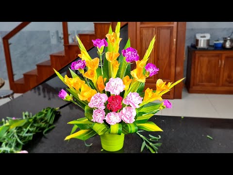 Video Cắm hoa bàn thờ - cắm bình hoa lay ơn vàng - hoa cẩm... - youtube