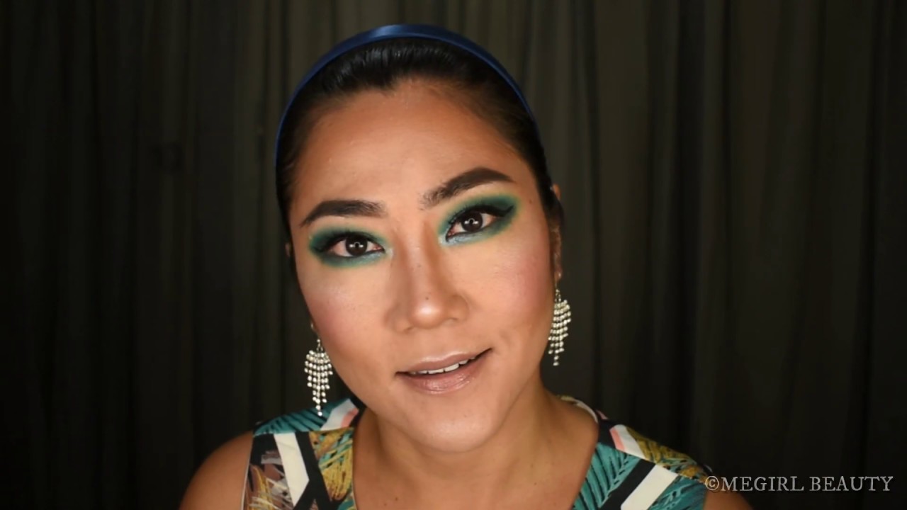 Aqua blue eyeshadow look using - Focallure Endless Possibilities eyeshadow palette