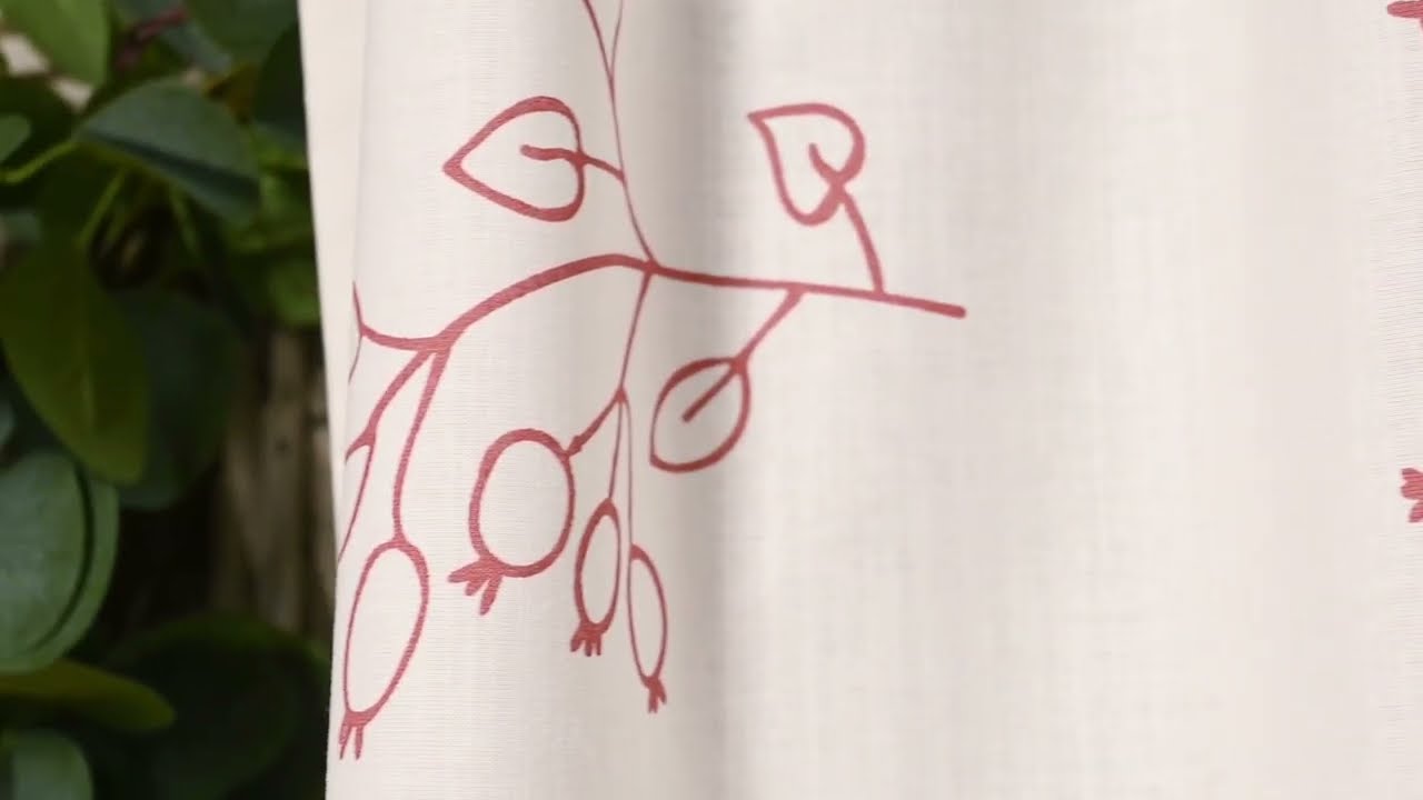 Bio Gardine Vorhangschal aus glatter feiner blickdichter Bio Baumwolle mit  Hagebuttenzweig-Print weiß rosenholz 140x245cm